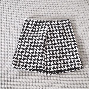 Forever 21 Black & White Houndstooth A-Line Skirt - Size Small